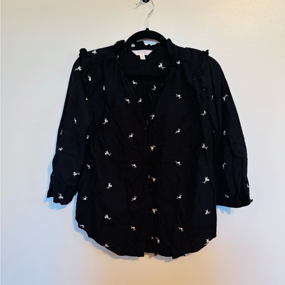 Lauren Conrad black button front blouse with white floral embroidery size small
